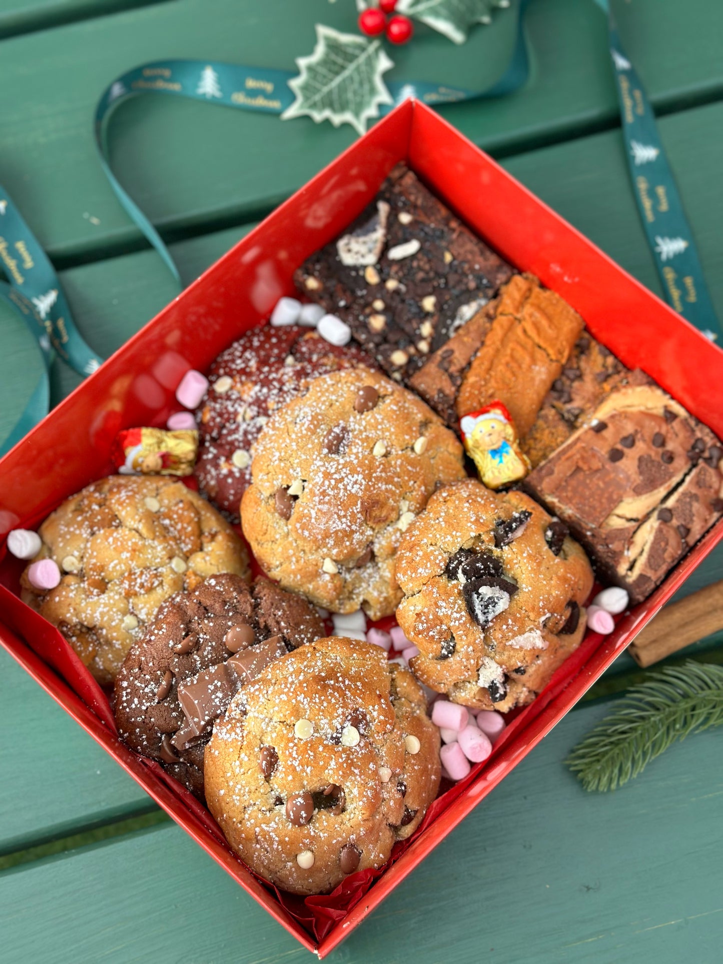 Cookie and Brownie Mixed Toy Show Box